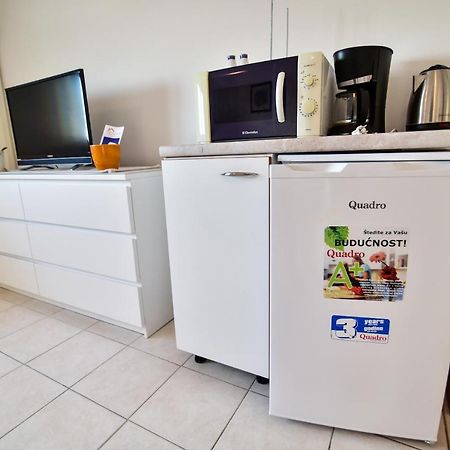 Apartmani Luna Vir Exteriör bild