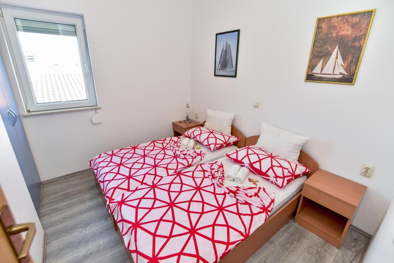 Apartmani Luna Vir Exteriör bild
