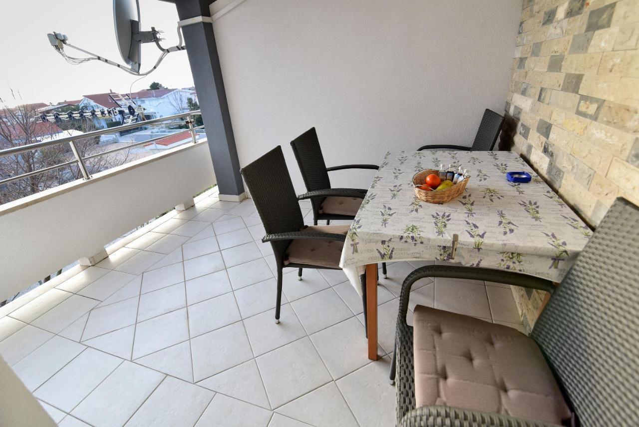Apartmani Luna Vir Exteriör bild