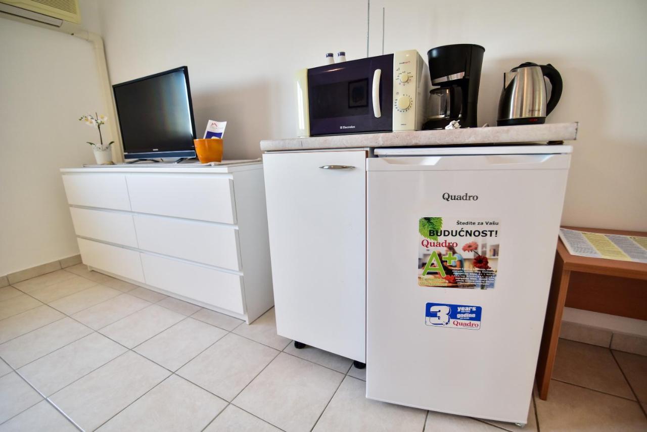 Apartmani Luna Vir Exteriör bild