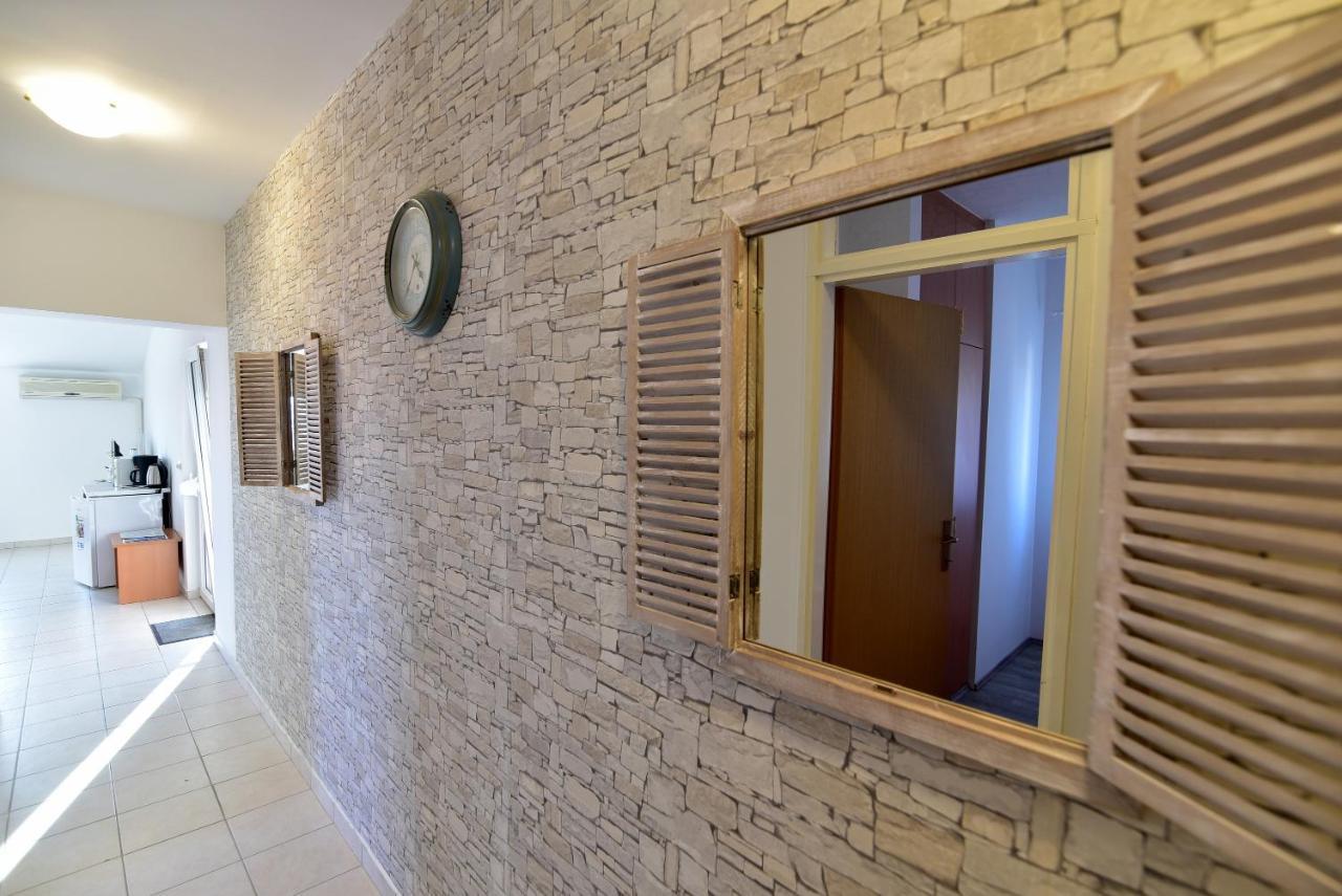 Apartmani Luna Vir Exteriör bild