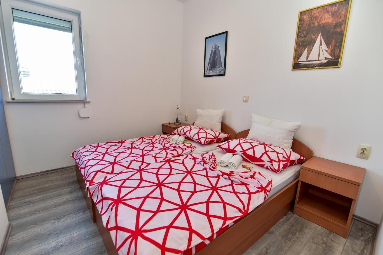 Apartmani Luna Vir Exteriör bild
