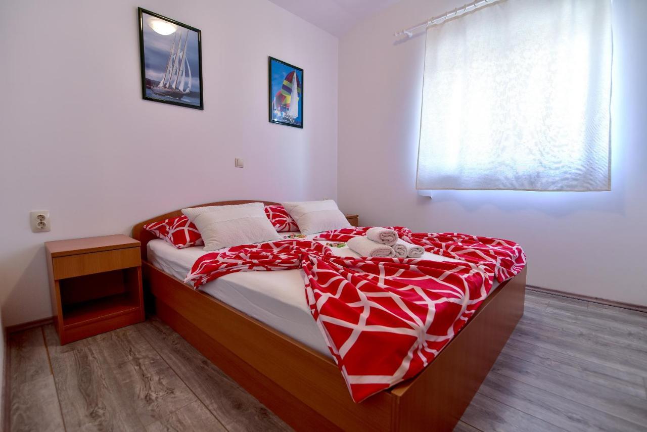 Apartmani Luna Vir Exteriör bild